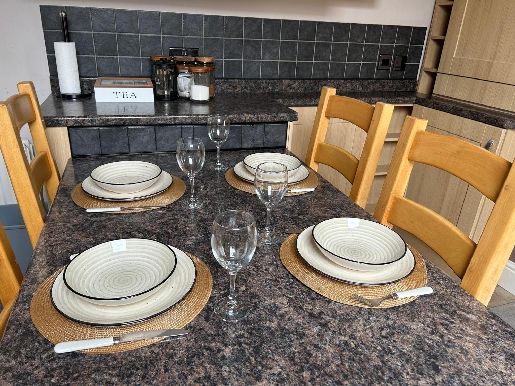 Seaside Rentals Bournemouth - 2Br, Upto 6Ppl, Beach 3 Min Walk, Dogs Ok, Wifi, Park 2 Cars Bagian luar foto